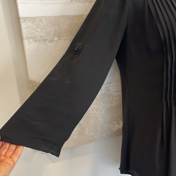 BCBG MAXAZRIA Flowy Blouse with Button Short sleeve “Twiggy” - Picture 4 of 8